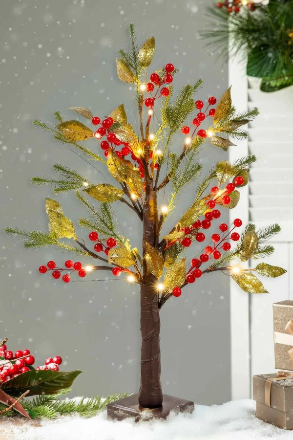 Festlicher Beerenkiefernbaum