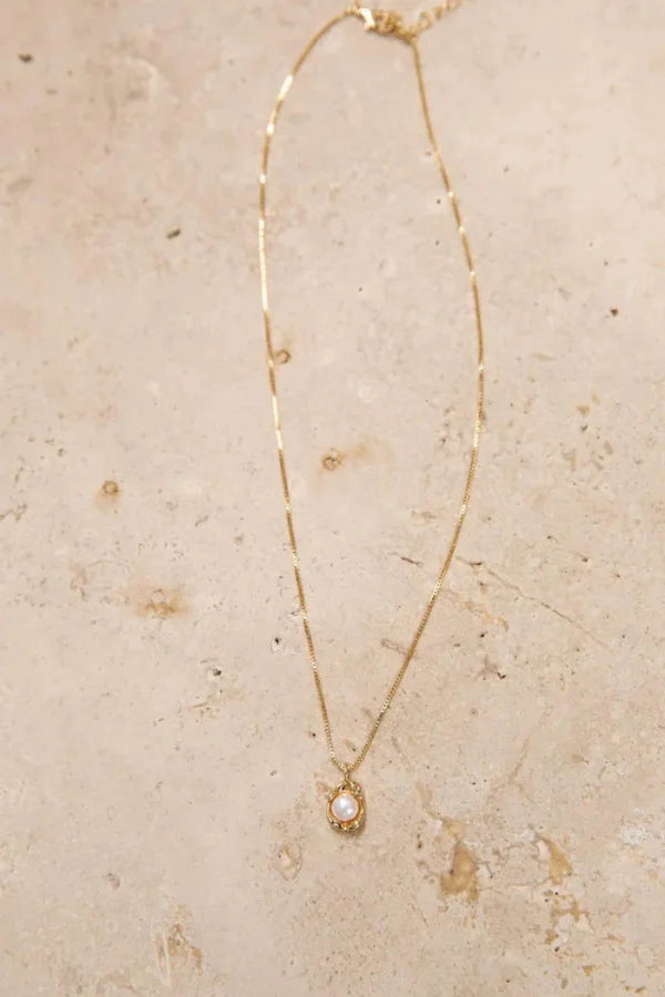 Hannah Pendant Necklace