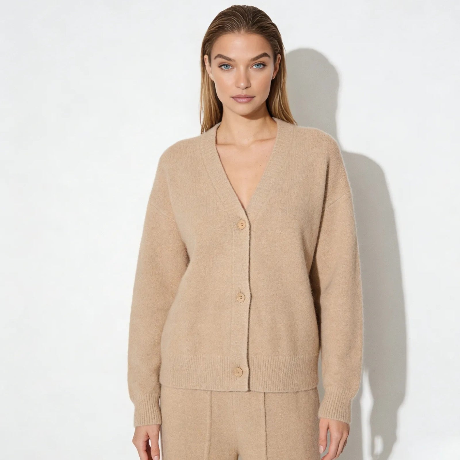 Model wearing the Kouvr Fashion beige beige cashmere v-neck cardigan.