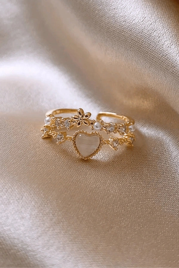 Queenly Gold Ring