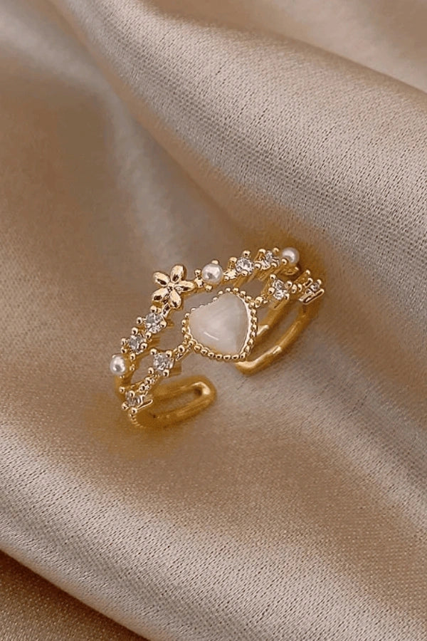 Queenly Gold Ring