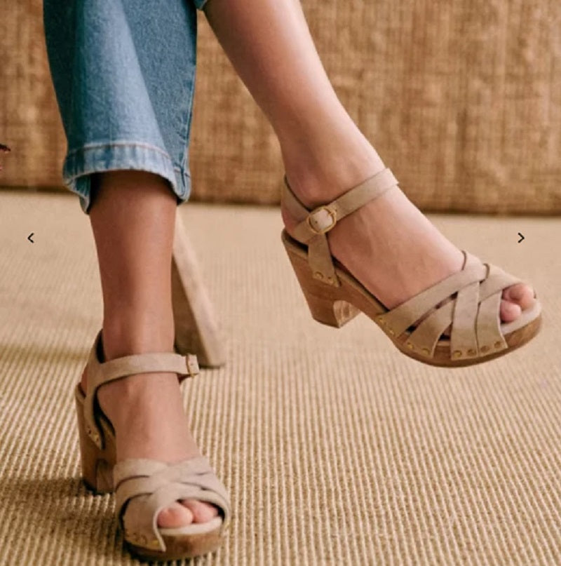 Jackie Sandales chic