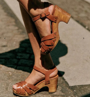 Jackie Sandales chic