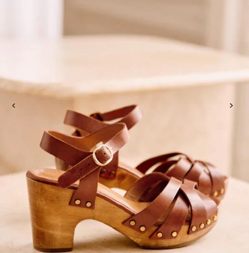 Jackie Sandales chic