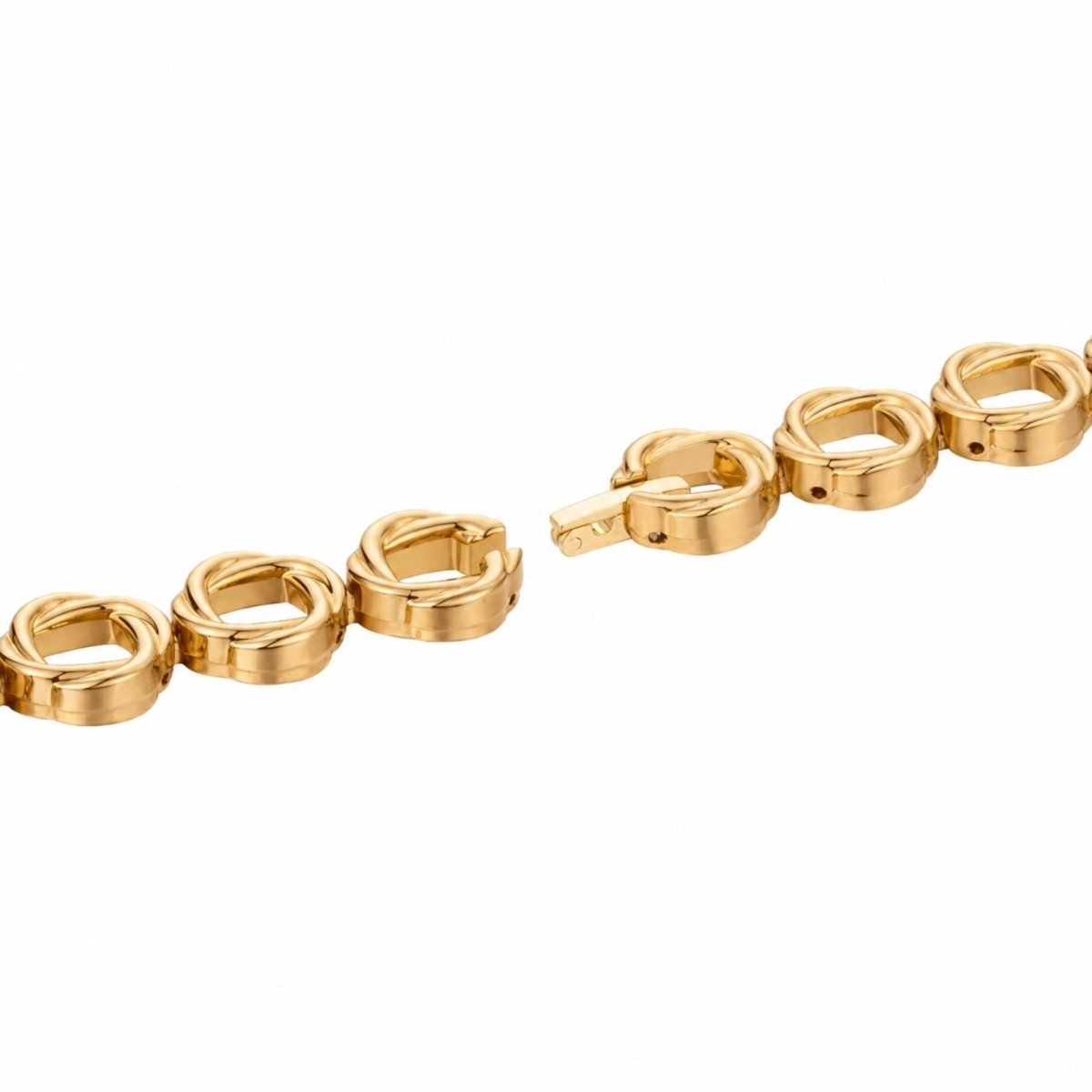 Macro detail showing the removable interlocking jewelry clasps on the Kouvr adjustable gold watch strap.