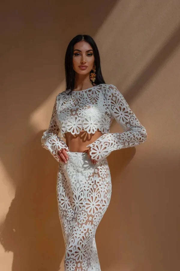 Weave semantically related terms like "eyelet lace outfit," "cutwork matching set," "scalloped hem co-ord," "luxury vacation wear
