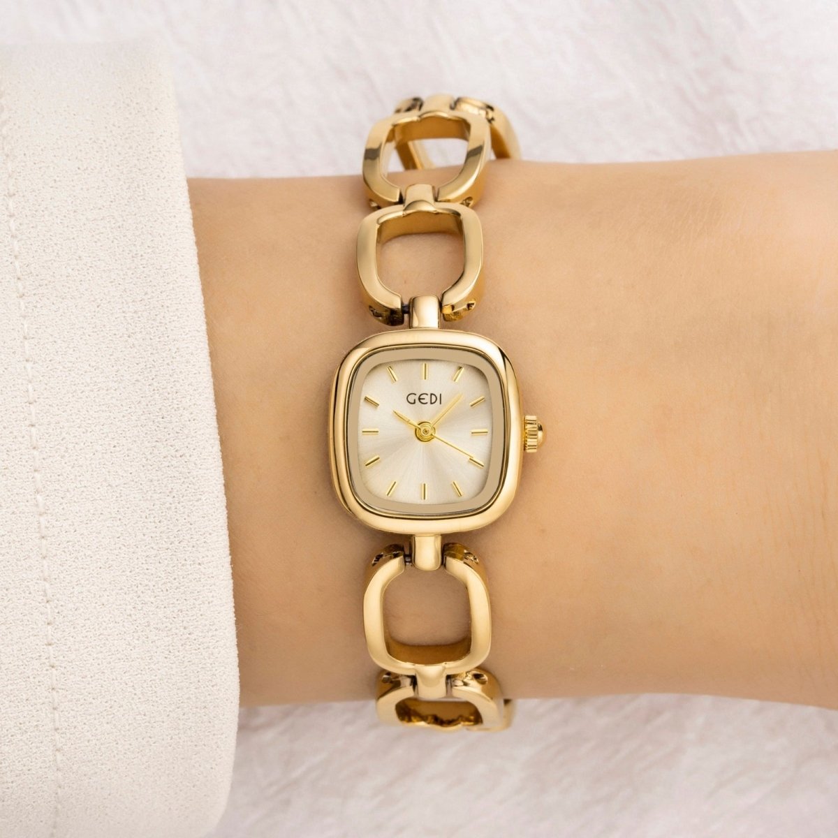 Model wearing the Kouvr Fashion Elia gold link bracelet watch.