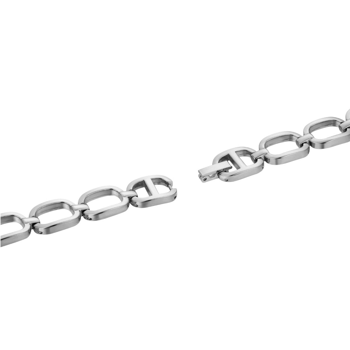 Silver kouvr chain on a white background