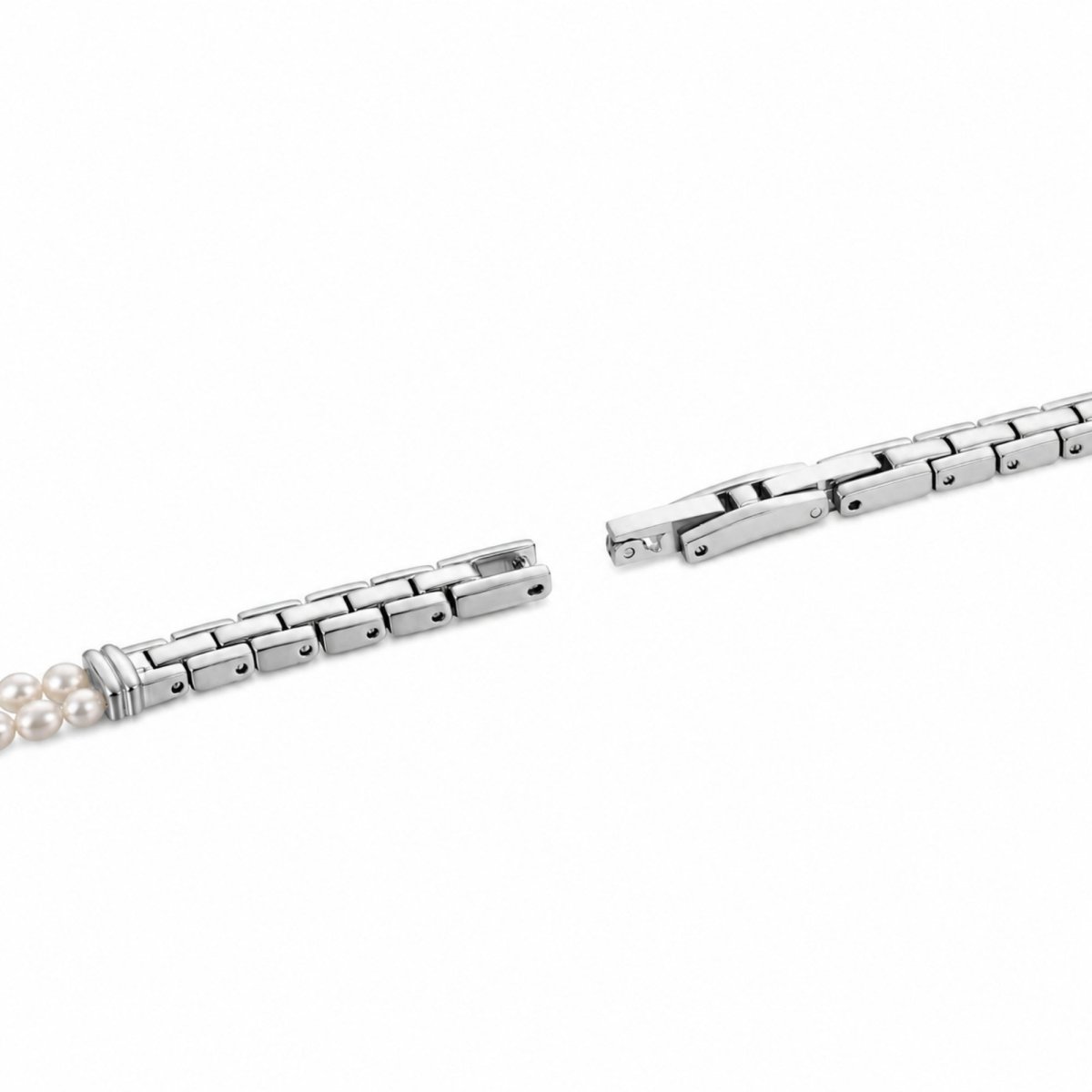 Close up detail of the premium stainless steel adjustable link clasp on the back of the Kouvr pearl bracelet watch, ensuring a custom and secure fit.
